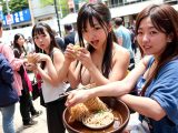 ラーメン露出　東京都　あきる野市　過激フラッシュモブ